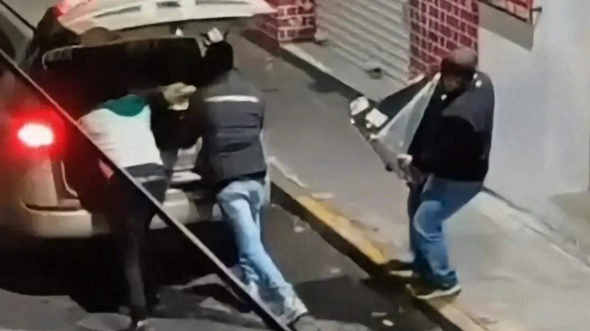 Robo en pizzería de Chiautempan desata investigación contra cuatro policías  2