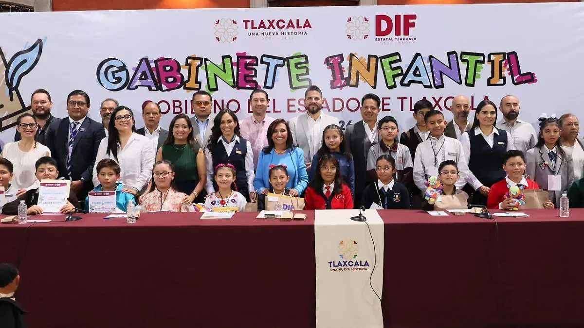 Celebra Tlaxcala Junta de Gabinete Infantil en el Palacio de Gobierno 7