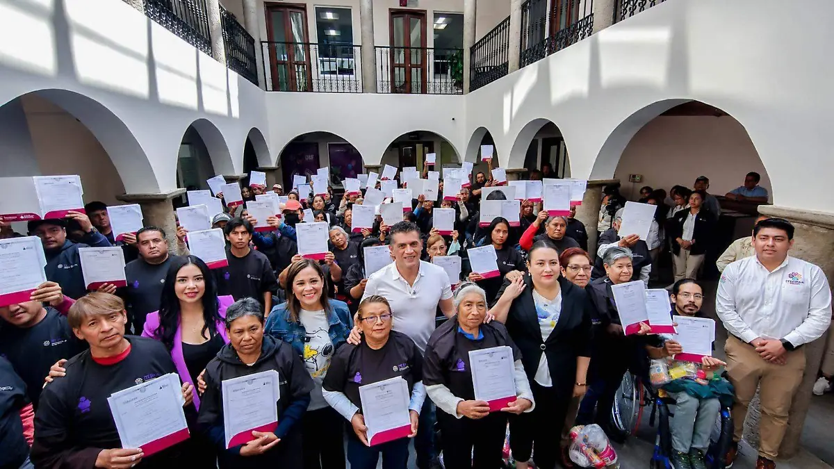 Entrega gobierno de Chiautempan 90 certificados de educación básica (1)