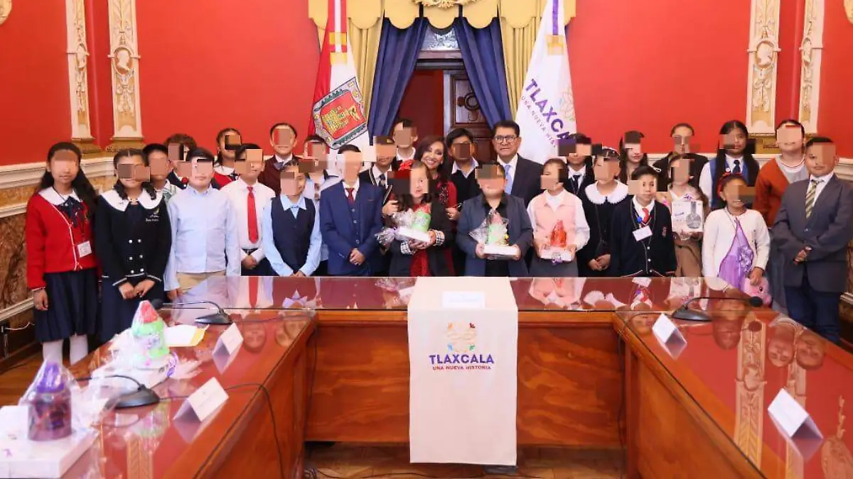 Recibe Lorena Cuéllar a los integrantes del Parlamento Infantil 4