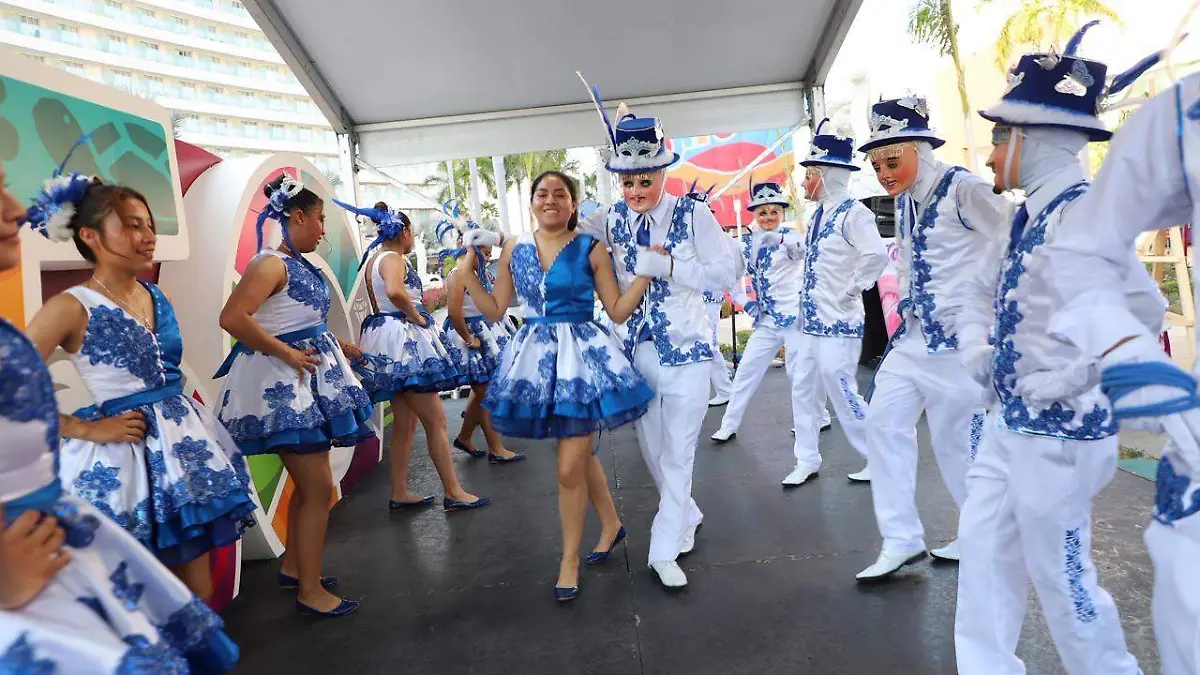 Proyecta San Pablo del Monte su identidad cultural en Tianguis Turístico de Acapulco con huehues 3