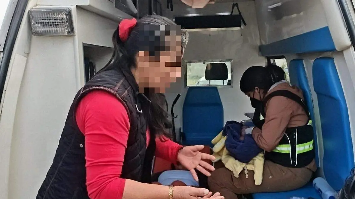 Paramédicos de Santa Cruz Tlaxcala atienden parto fortuito