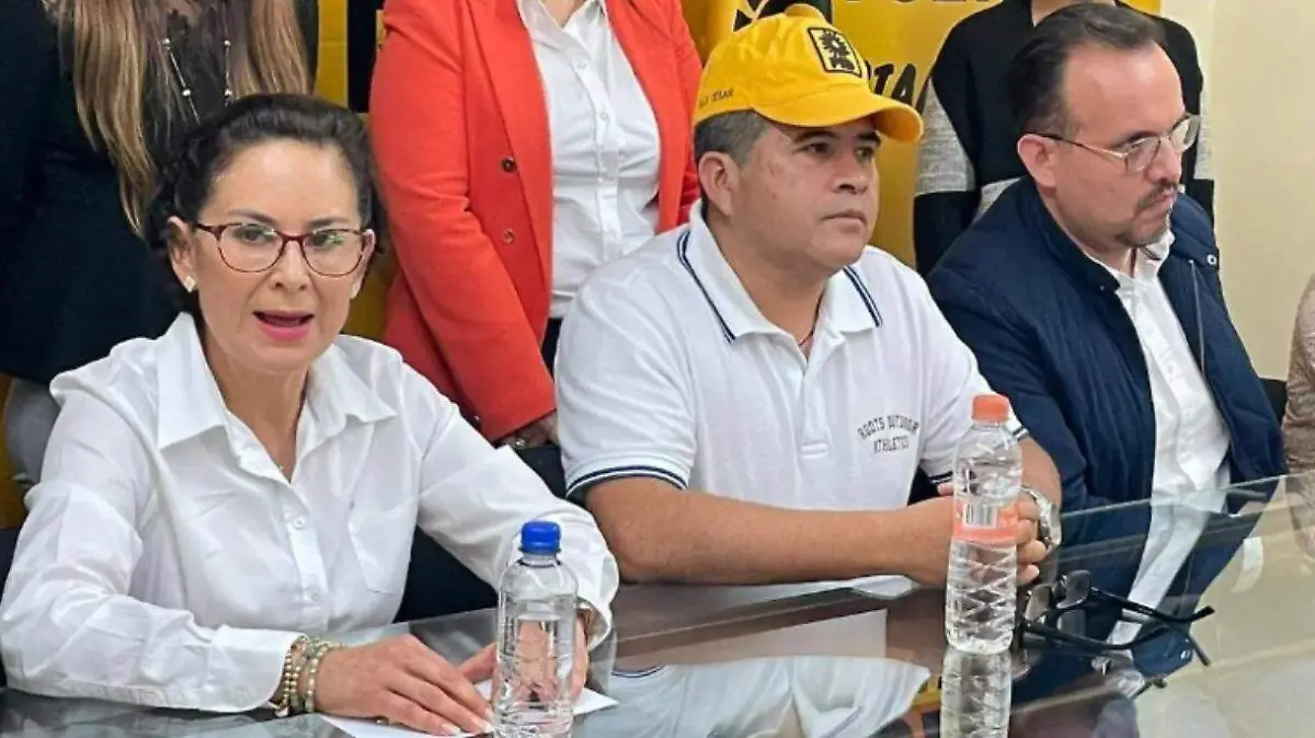 Renuncia Julio César Pérez