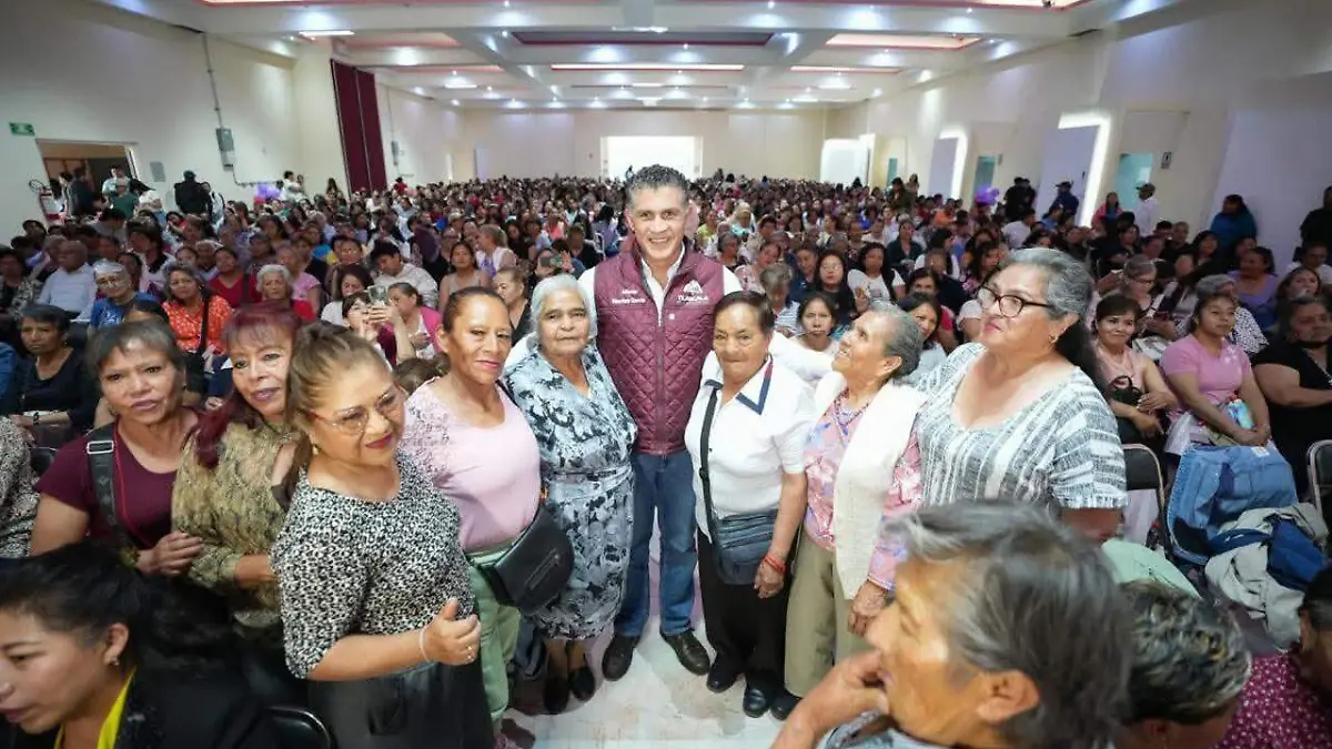 Alcalde de la capital reconoció el papel de las madres (8)