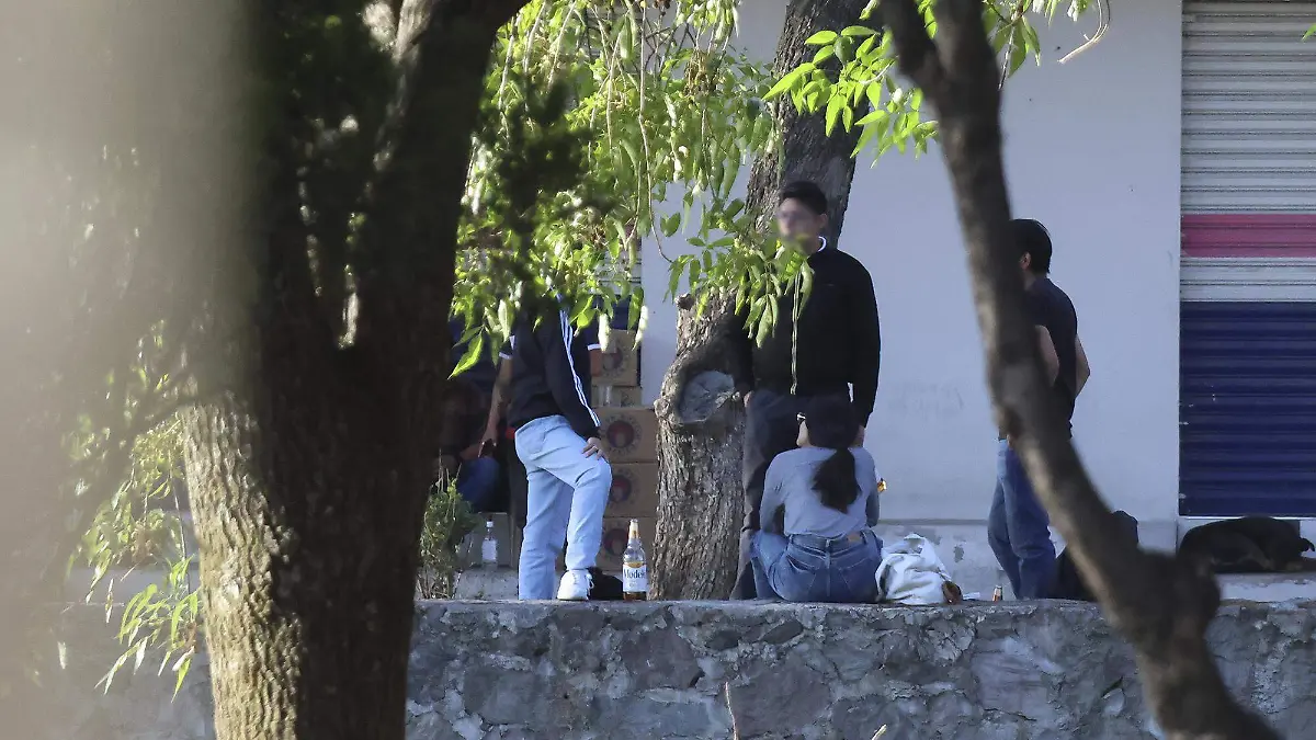 Bares operan junto a escuelas (3)