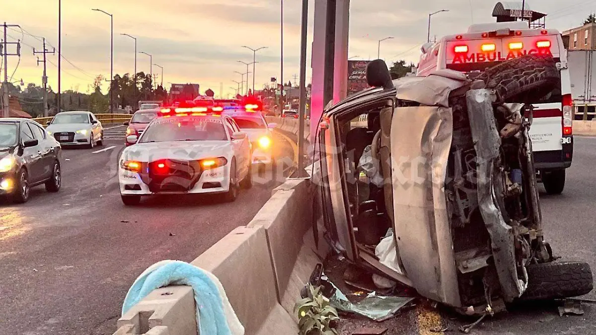 Tres-accidentes-colapsan-la-carretera-Apizaco-(1)