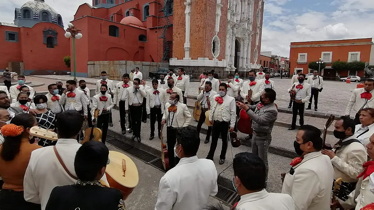 Mariachis 3