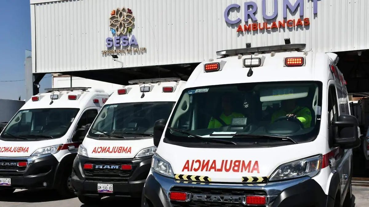 fachada de hospitla y ambulancia (1)