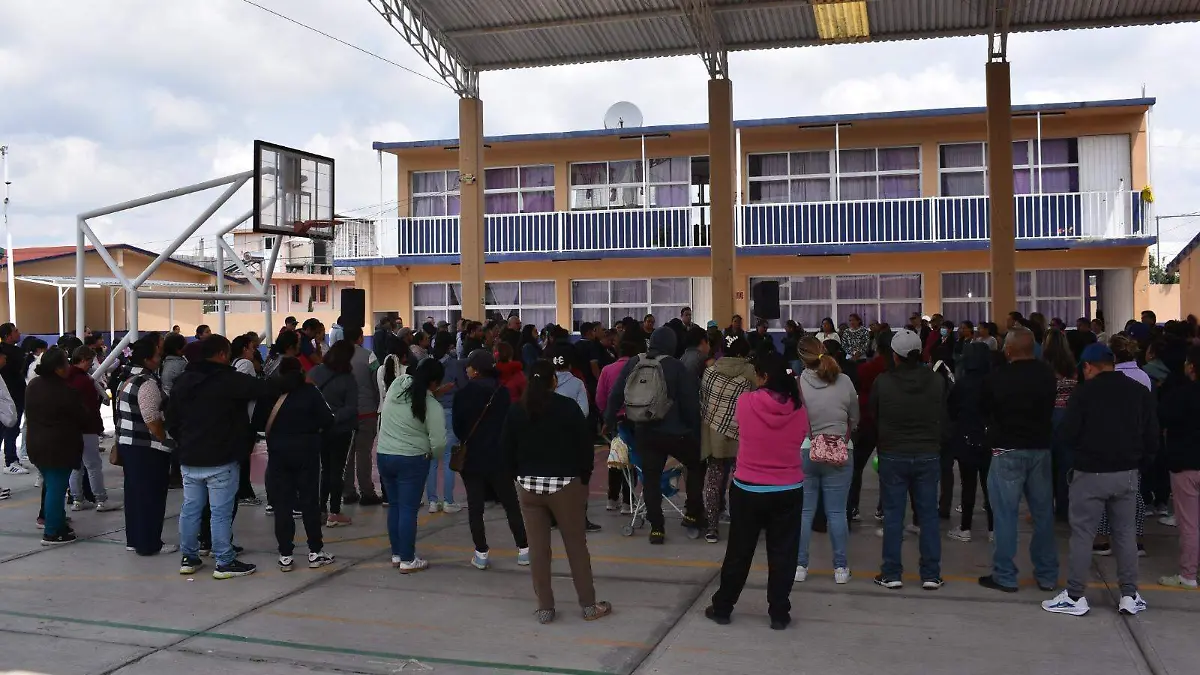 Exigen destitución de directora tras caso de agresión sexual (3)
