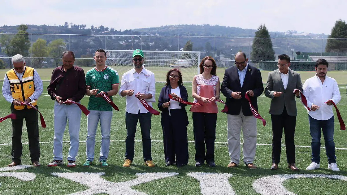 Inaugura gobernadora Lorena Cuéllar Cisneros cancha del programa Mundial Social  (1)