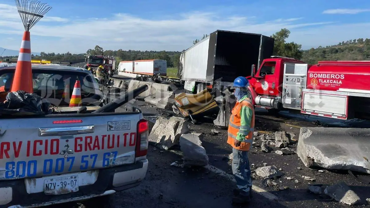 Se incendia tráiler cargado con leche 2
