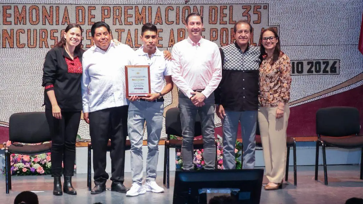 Premian a ganadores del 35° Concurso Estatal de Arte Popular (1)