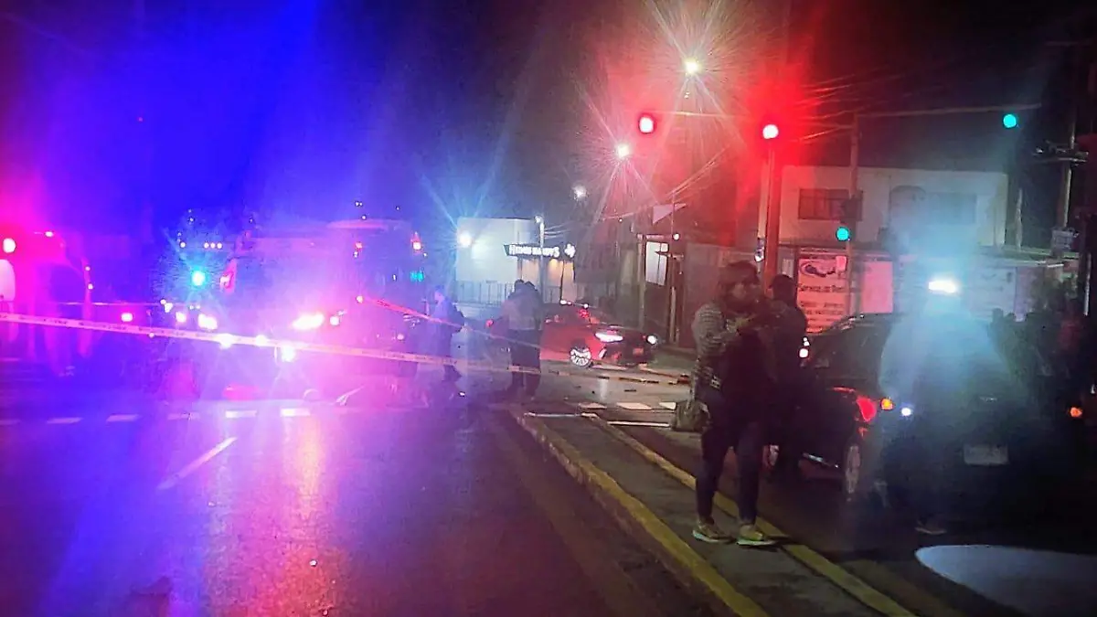 Fallece mujer tras choque entre motoneta y automóvil en el bulevar Ocotlán (1)