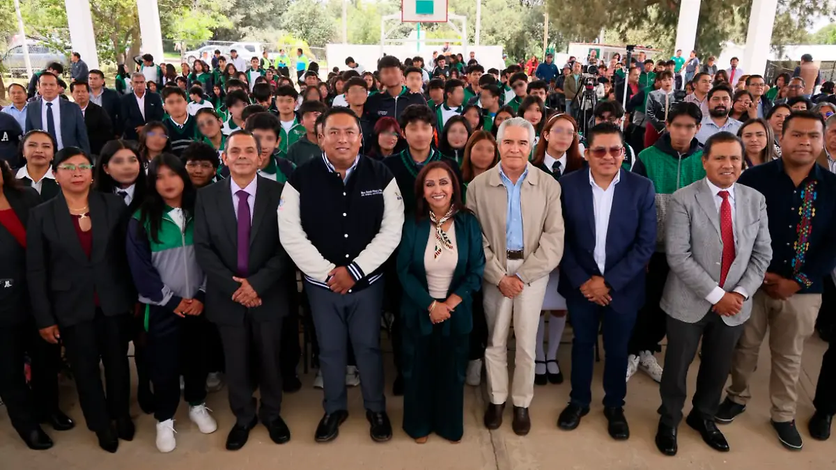 Inaugura Lorena Cuéllar nueva techumbre del Cecyte Tlachco (3) 3