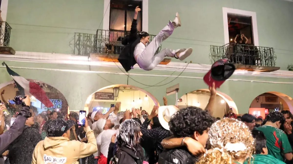 FELICIDAD DESBORDADA