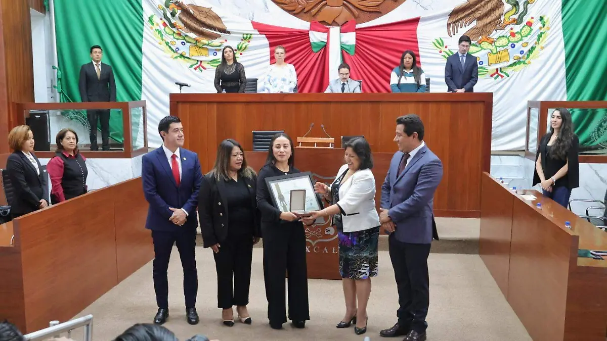 Entrega Premio N Lira2