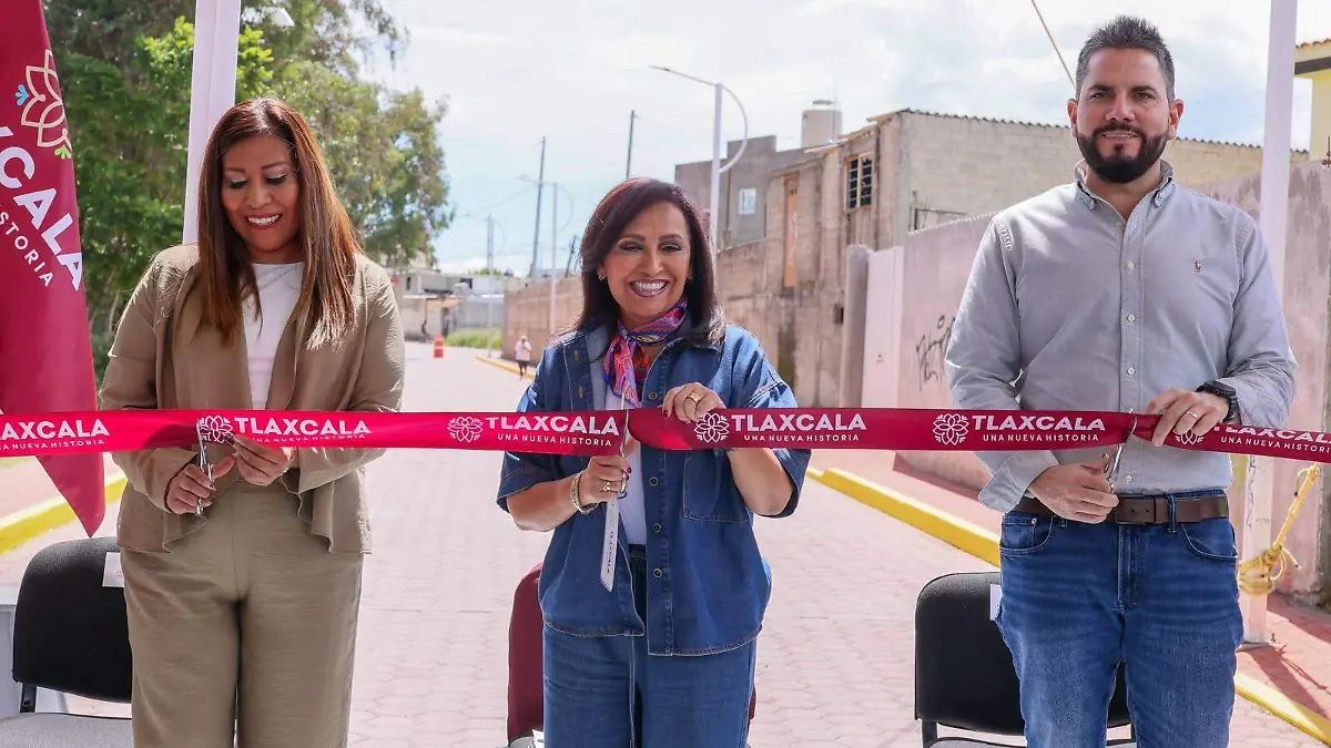 Inaugura gobernadora obras que mejoran la movilidad en Axocomanitla (7)