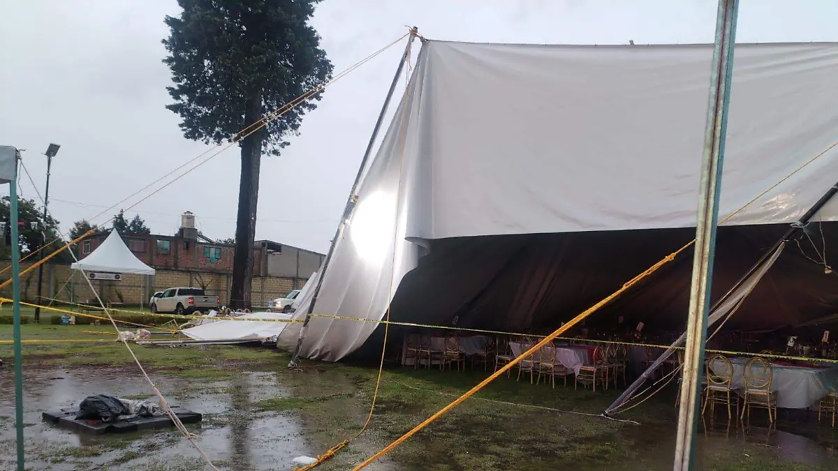 Colapsa enlonado durante festejo de paellas en San Diego Metepec (2)