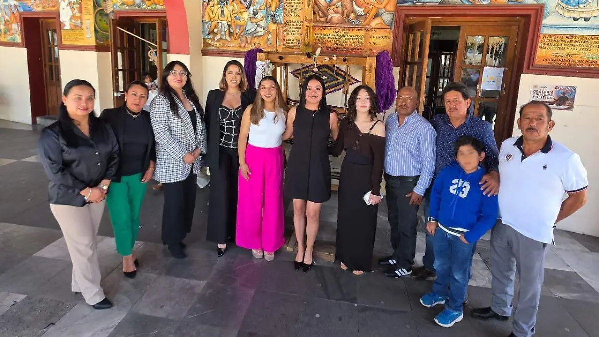 Esthefany-Galilea-Mendieta-es-la-reina-de-la-Feria-Nacional-del-Sarape-Chiautempan-2026-(2)