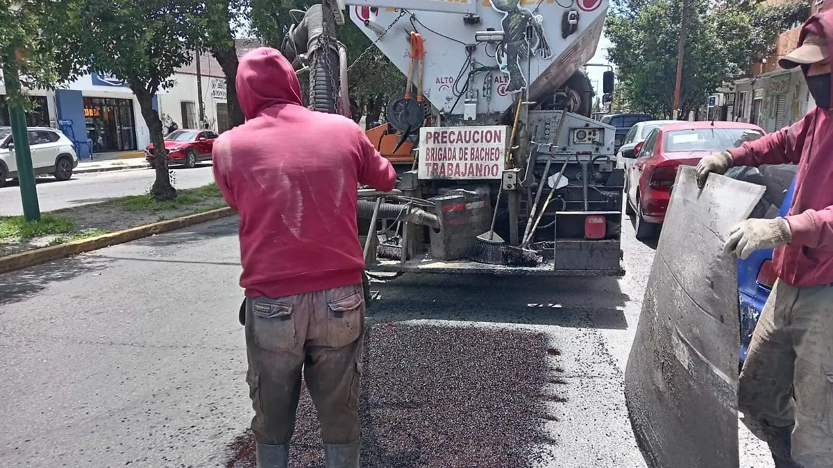 Mantiene Apizaco trabajos permanentes de bacheo en el bulevar Emilio Sánchez Piedras 2