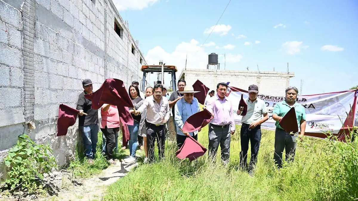 Inician obras de drenaje, agua potable y alcantarillado en La Trinidad Tenexyecac 1