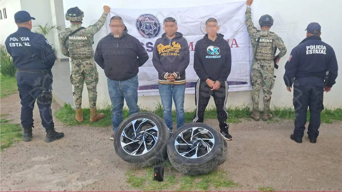 Detienen a tres hombres por presunto robo de autopartes (2)