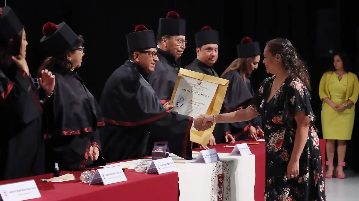 ENTREGA DE TÍTULOS UATX (1)