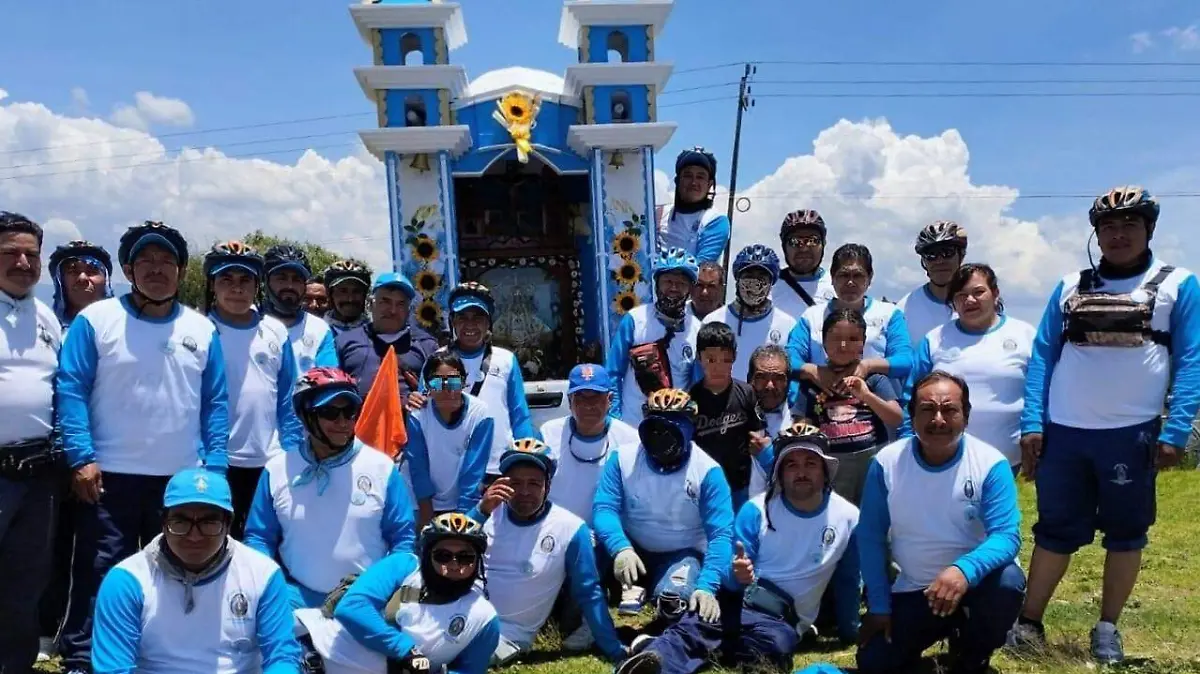 Pedalean desde Cuaxomulco para renovar su camino de fe