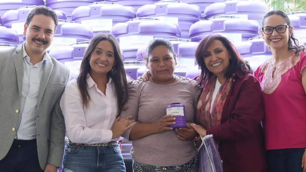 Gobernadora encabeza entrega de apoyos 4