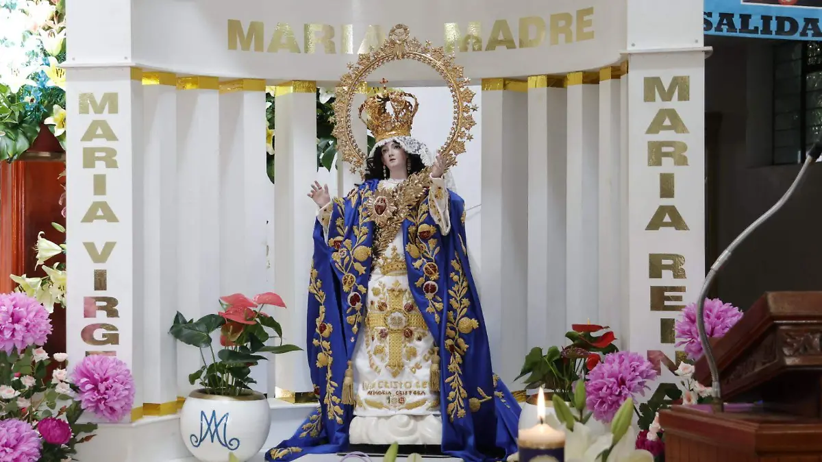 Virgen Caridad Nuevo Vestido 1