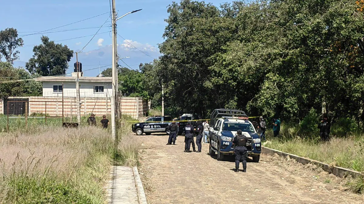 Hallan a dos hombres muertos dentro de un departamento en Papalotla (3)