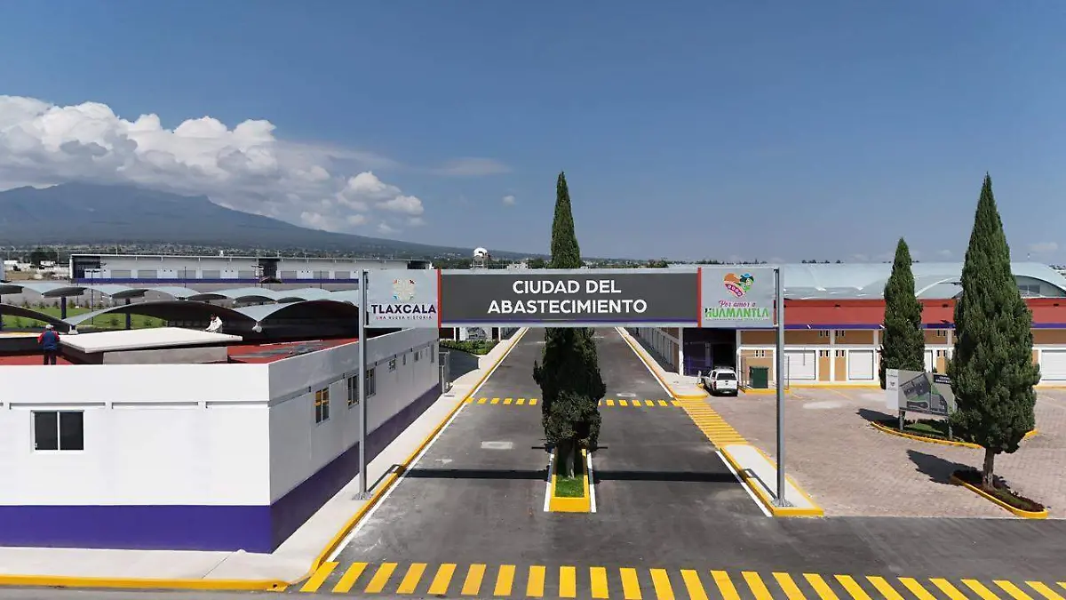 Impulsa gobierno estatal asignación ordenada y transparente de espacios en la Ciudad del Abastecimiento de Huamantla (3)