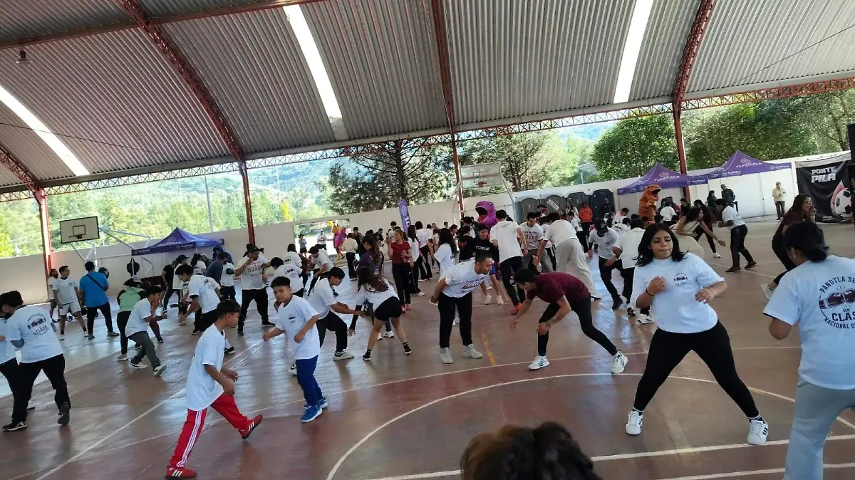 CLASE MASIVA DE BOX