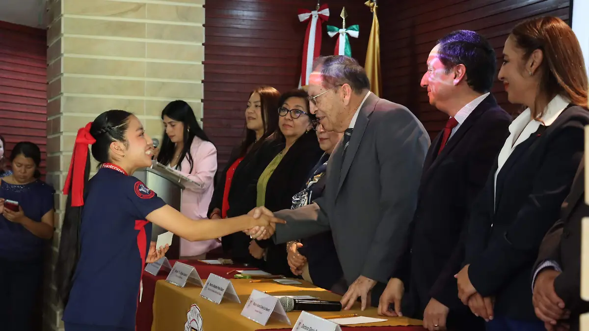BECAS UATX (3)