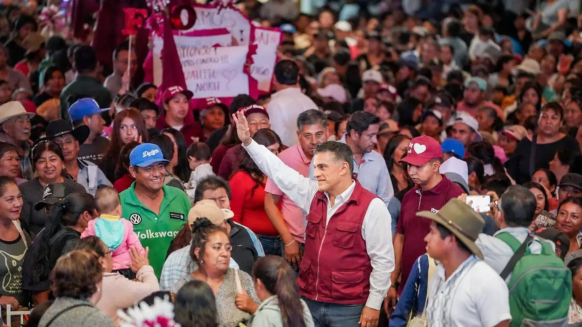 El Carmen Tequexquitla se vuelca con Alfonso Sánchez García 2