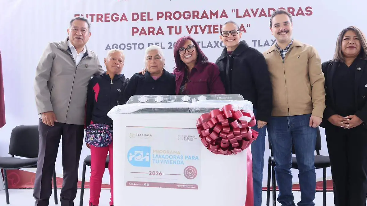 Gobernadora lleva apoyos directos a los hogares con programa de lavadoras 2