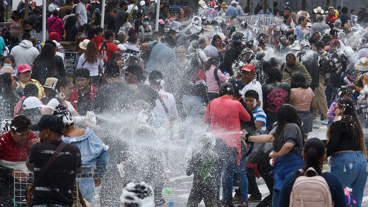 Guerra de espuma en Toluca 5