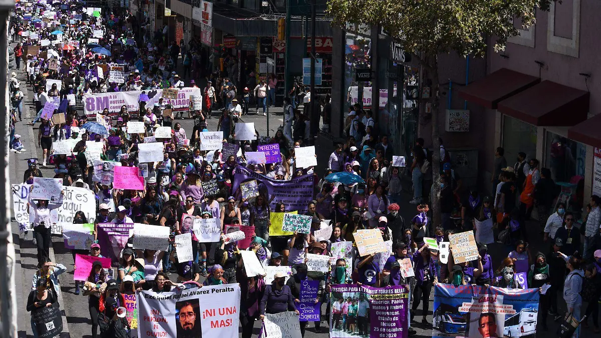 Mujeres marchan en Toluca