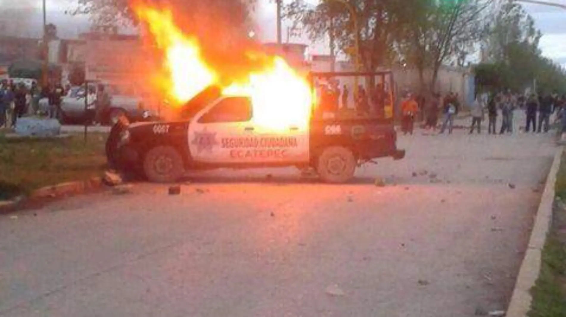 camioneta-vecinos-ecatepec-circuito-interior-mexiquense_MILIMA20141021_0367_8