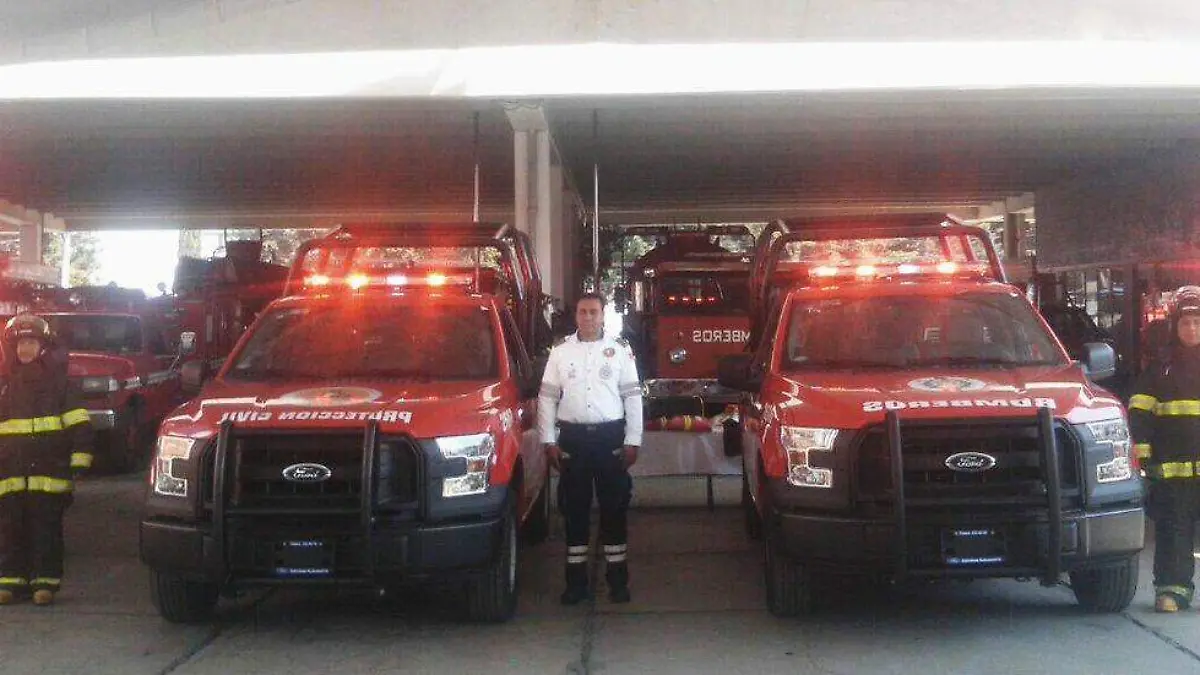 Bomberos de Toluca estrenan equipo