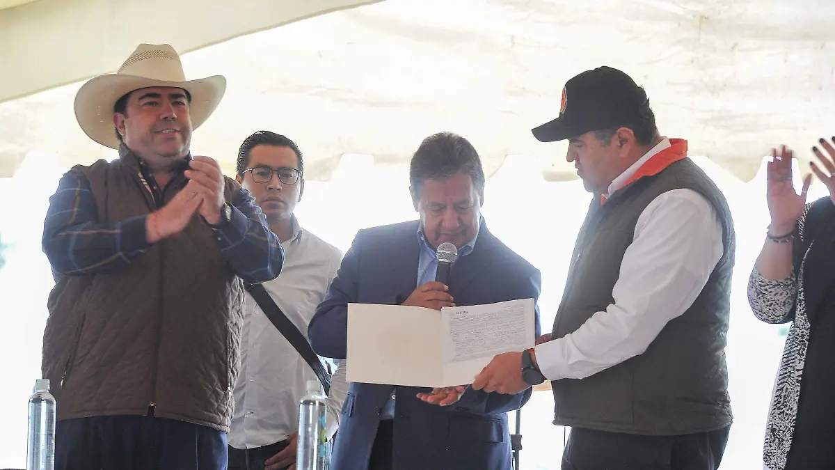 entregs nota. senadores y Neyra