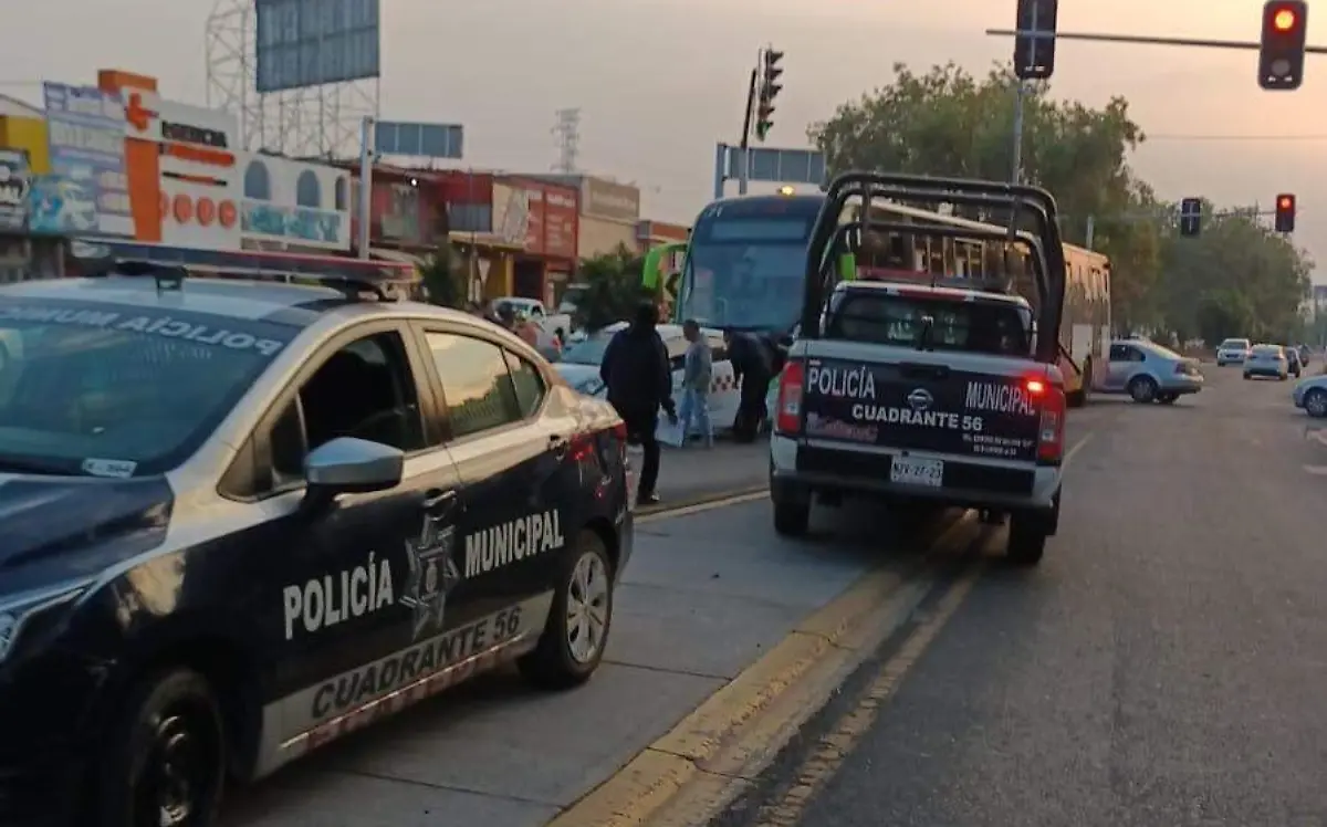 taxista choca contra mexibús