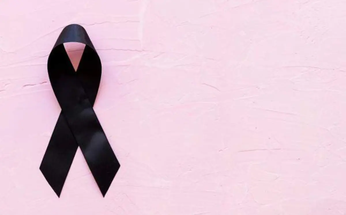 luto-y-melanoma-cinta-negra-sobre-fondo-rosa_23-2147863704