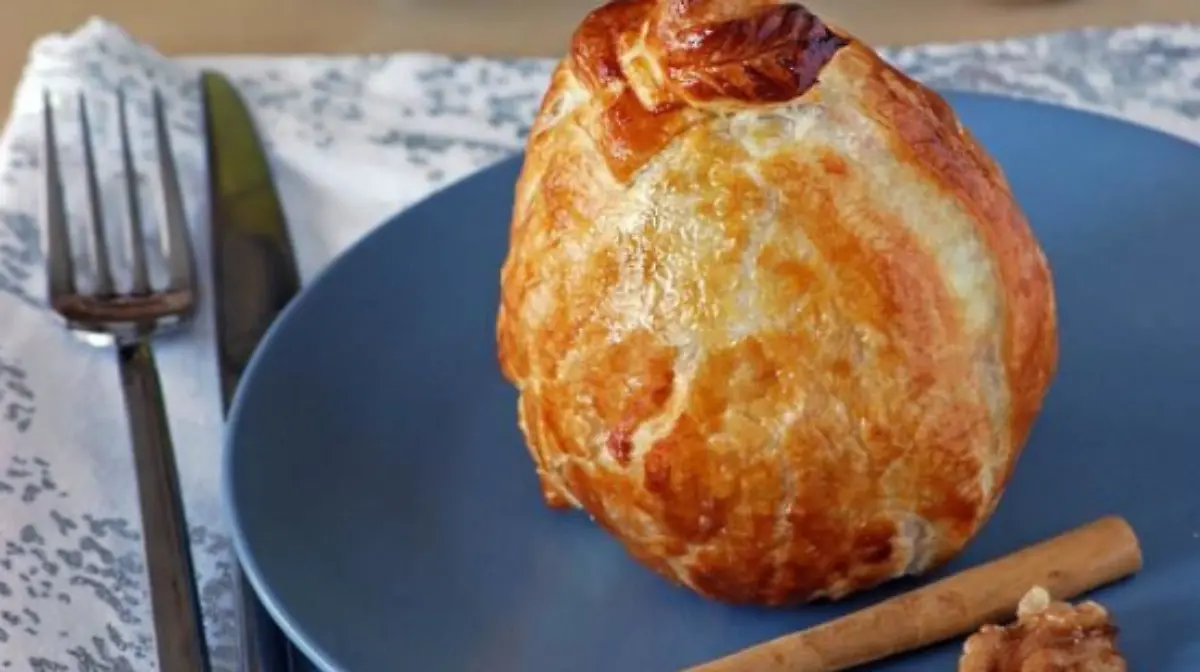 Endulza tu Navidad PERAS EN HOJALDRE RELLENAS DE NUECES - Cortesía de Pinterest @LilianaFuchs