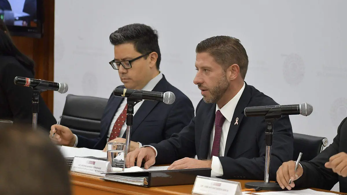 comparece