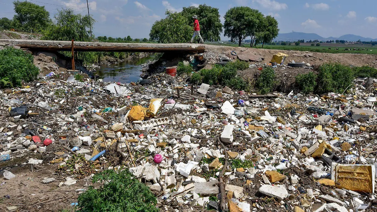 basura en el río lerma