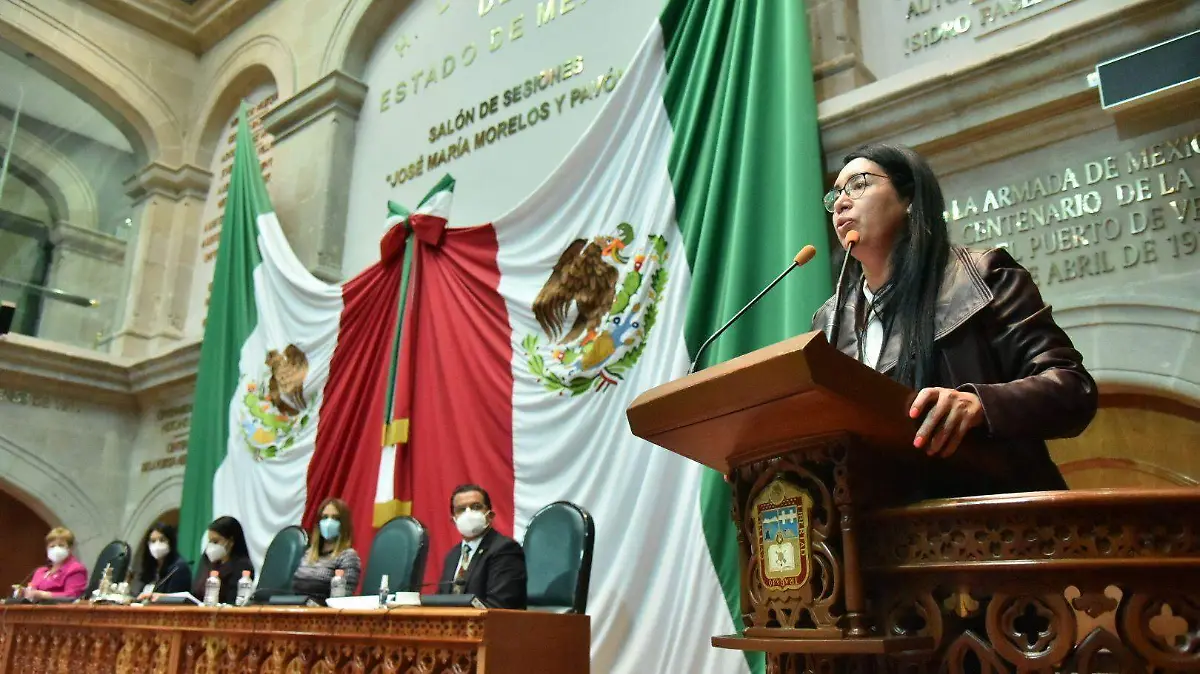 azucena cisneros