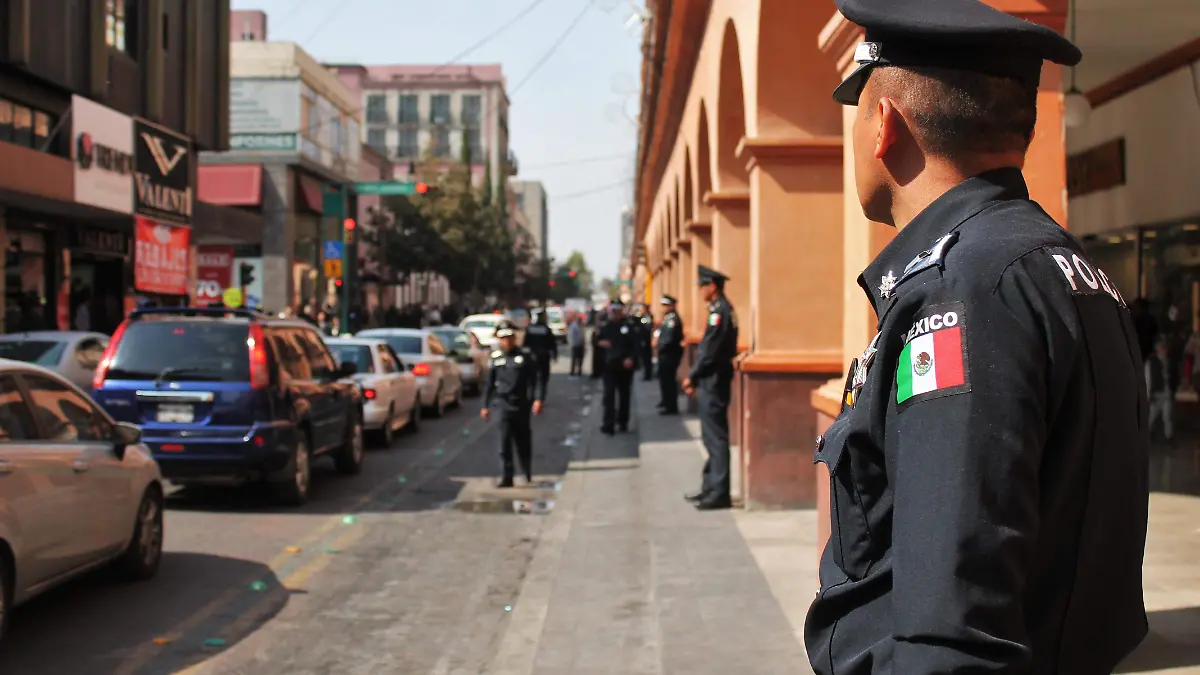 policías