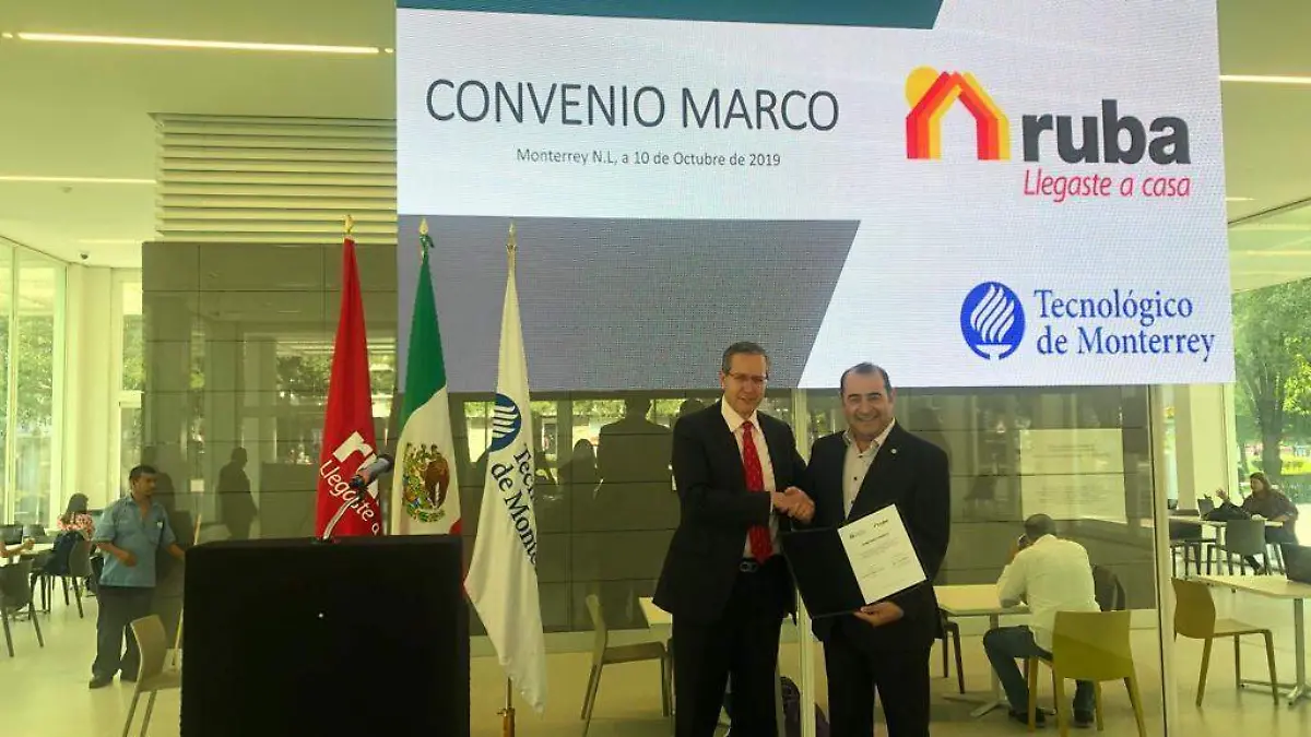 Jesús Sandoval Armenta, director general de Ruba_ y Martín López Méndez, director de Vinculación de Tec de Monterrey.--14oct19