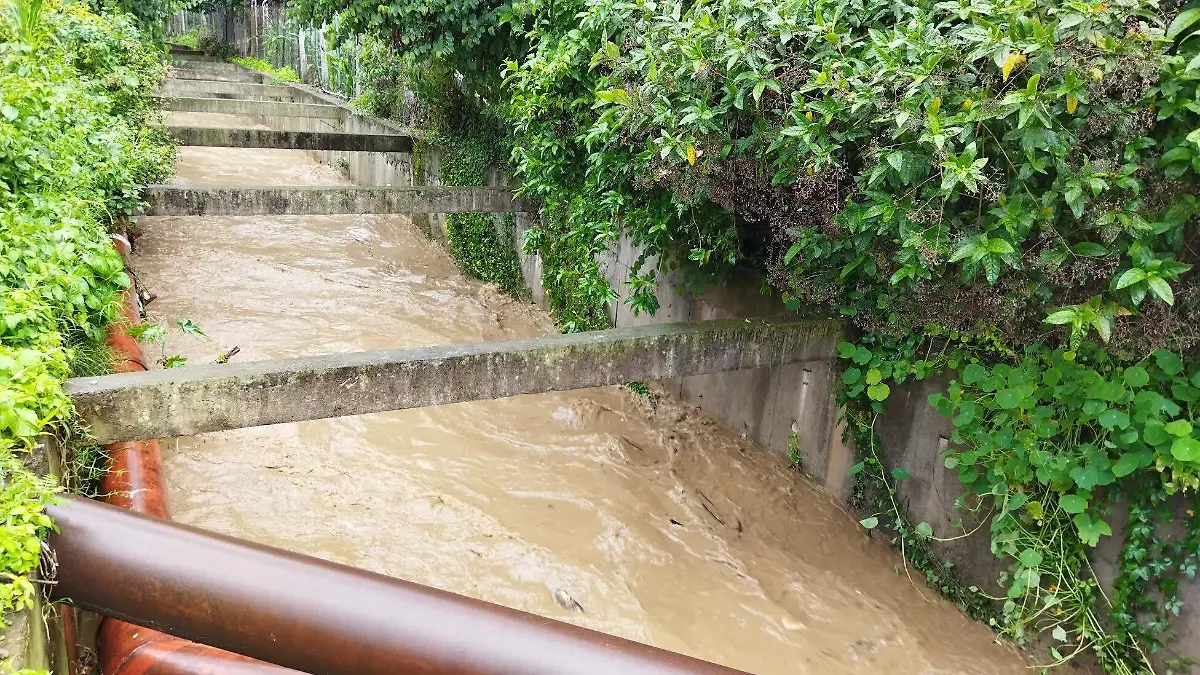 ríos desbordados valle de bravo